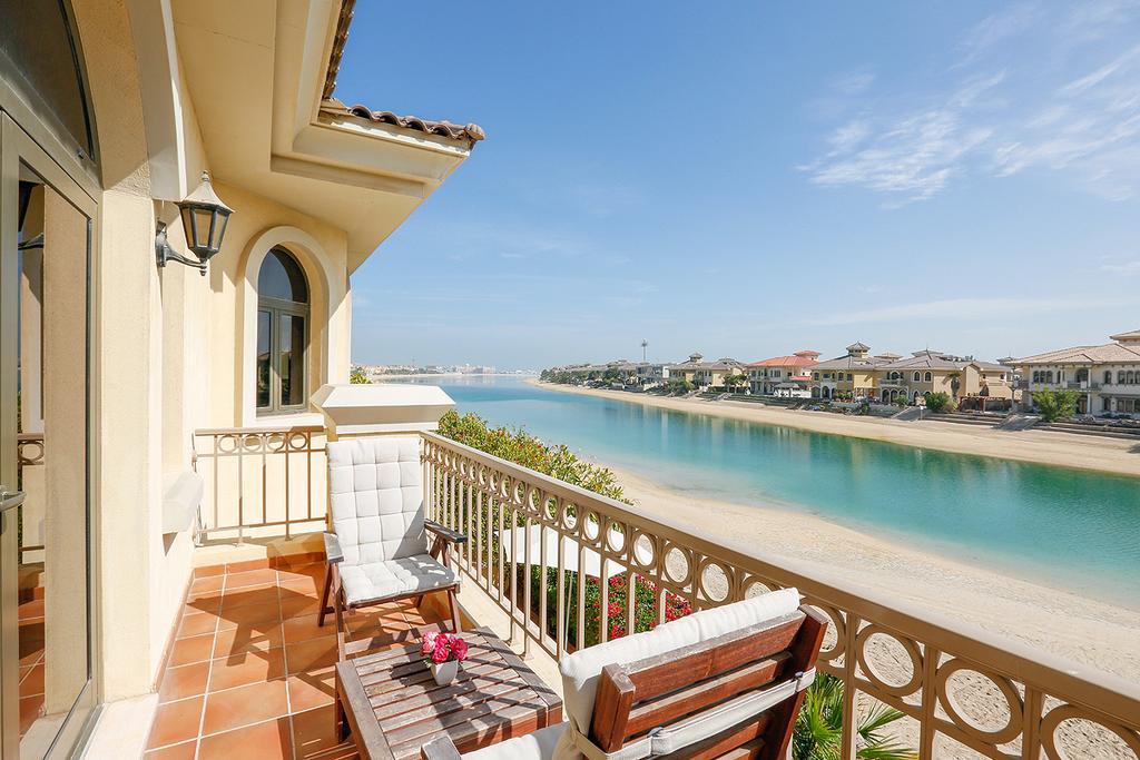 Dubai Palm Jumeirah Villa rental with private beach and pool