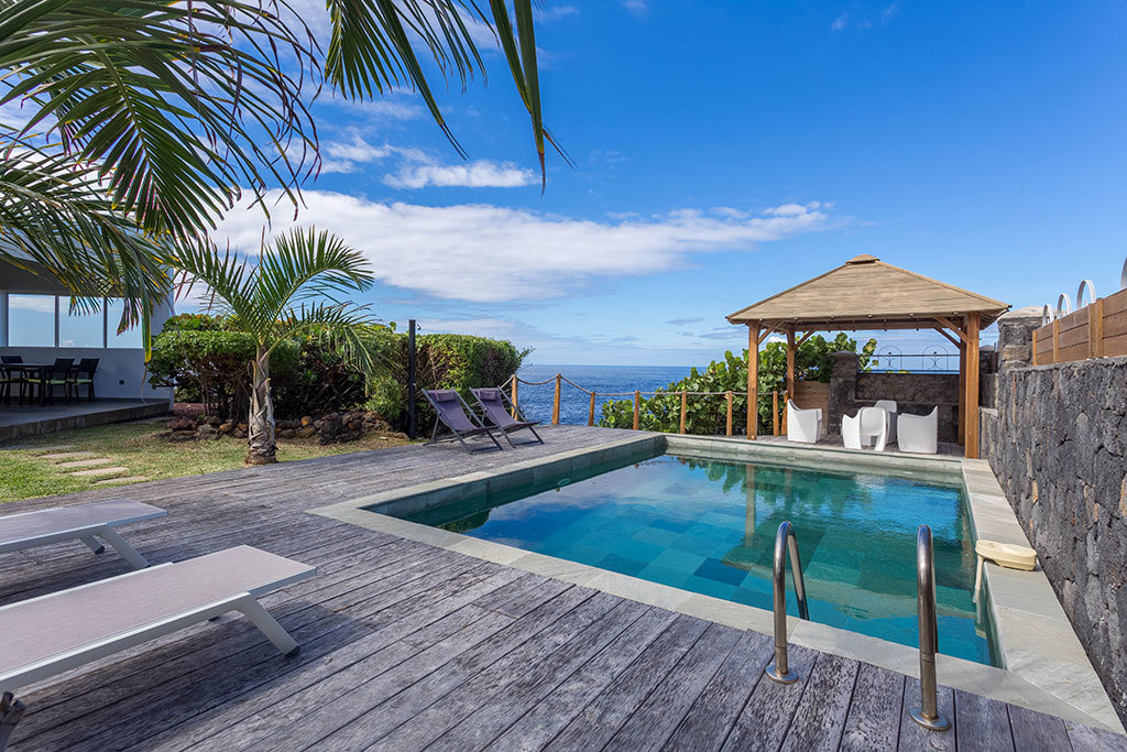 Villa rental less than 5 minutes from SaintPierre with beach and[....]