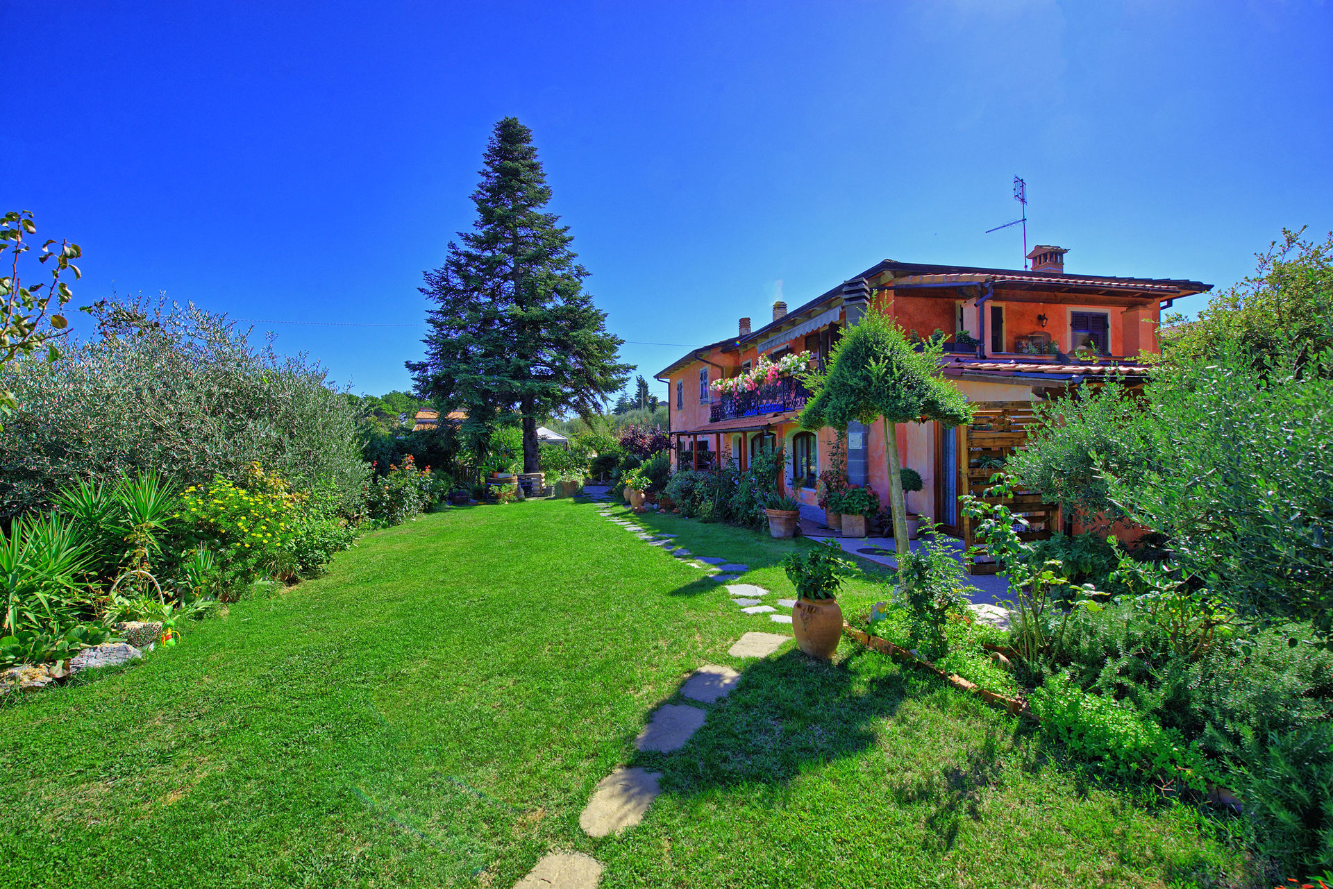 Italy Apartment Rentals in Liguria with terrace and near the village[....]