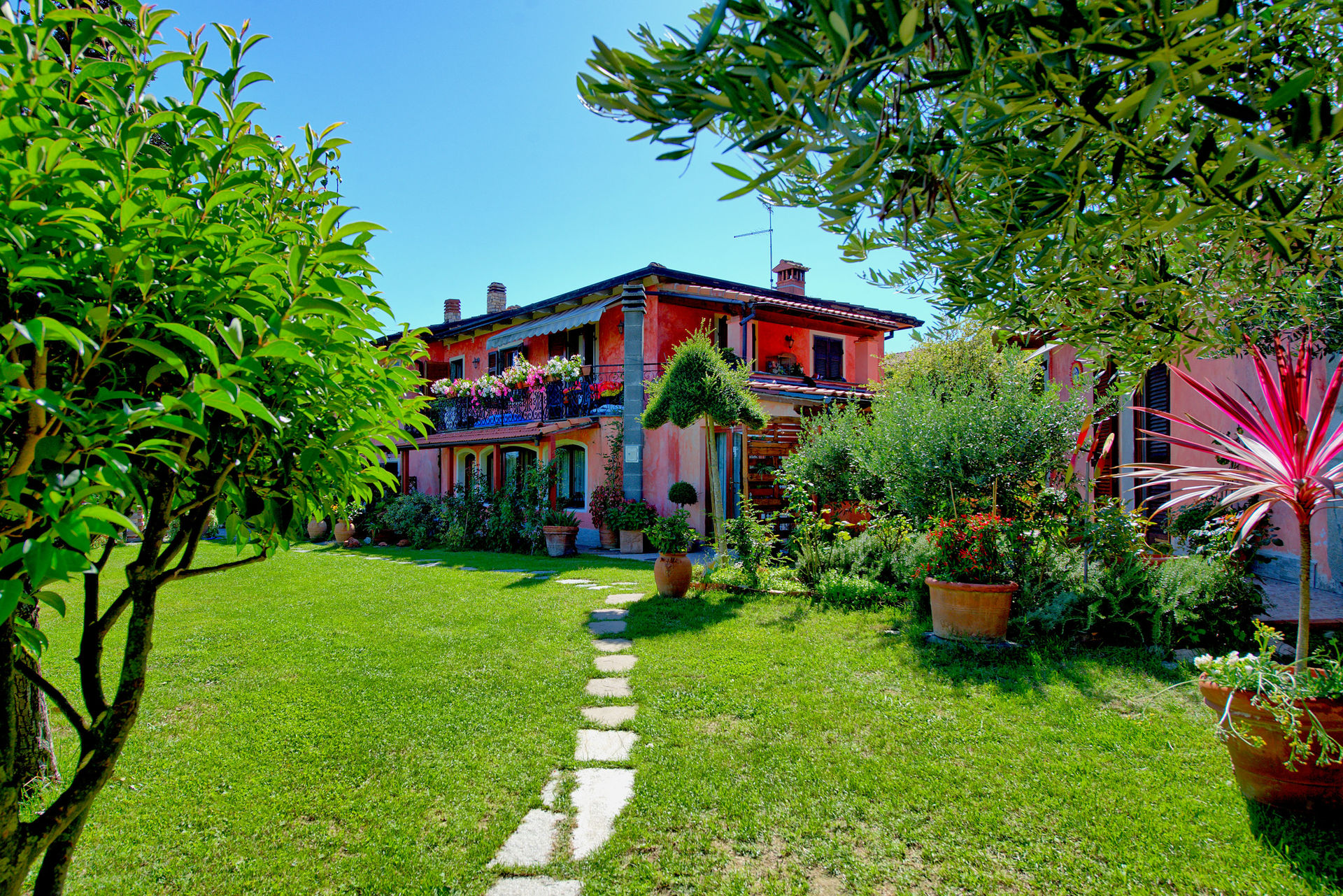 Italy Apartment Rentals in Liguria with terrace and near the village[....]