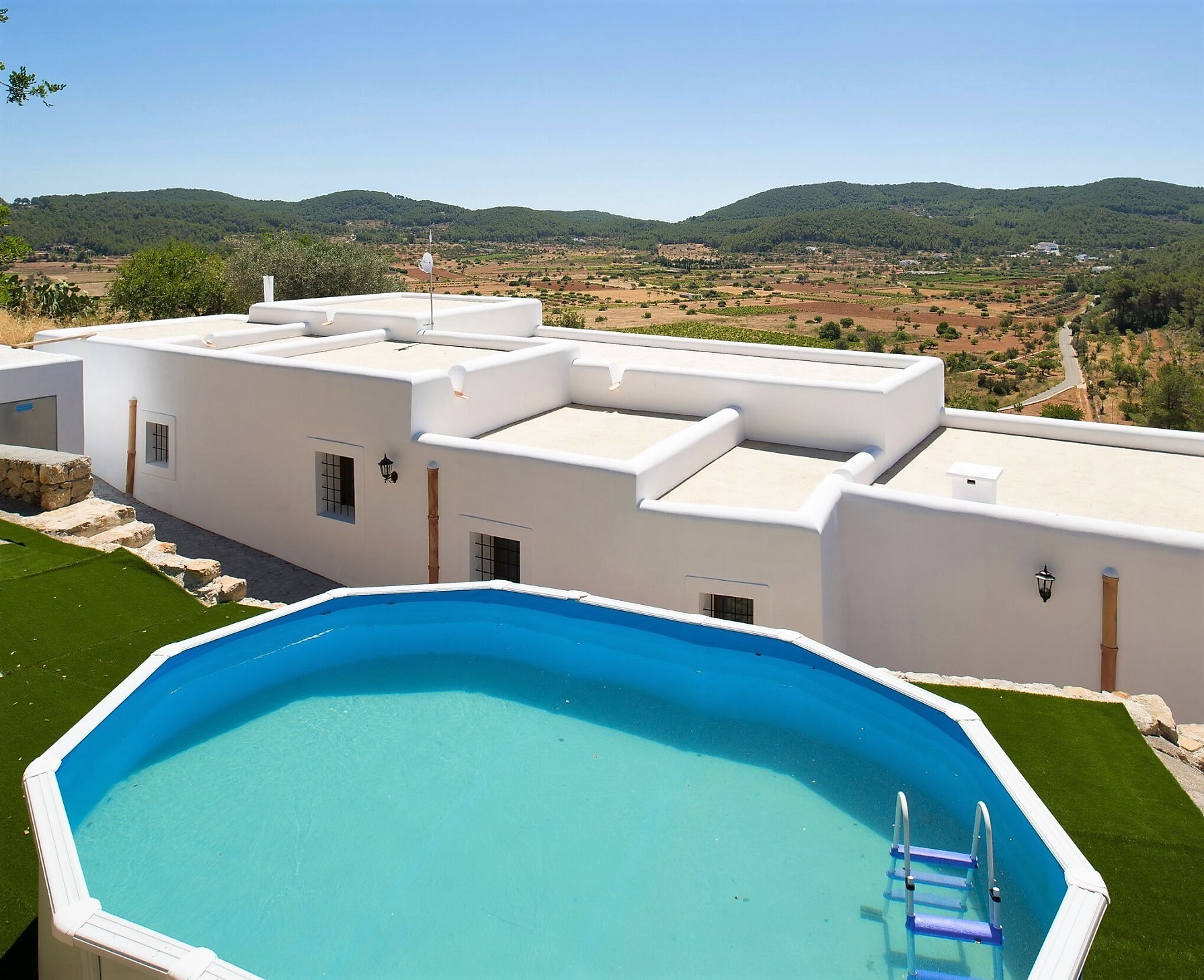 San Mateo typical villa rental 8 persons private pool 150000m²[....]