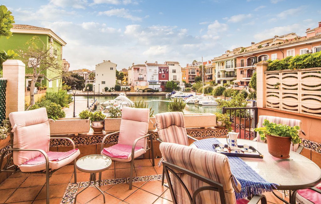 Valencian holiday villa for rent 8 persons nerar the beach and the[....]