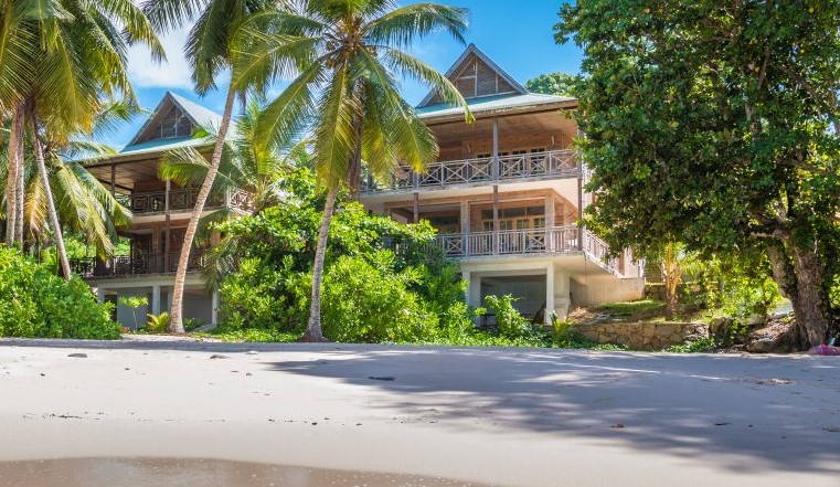 Luxury Beachfront Suite Rental In Mahe Island With Terrace And Wifi