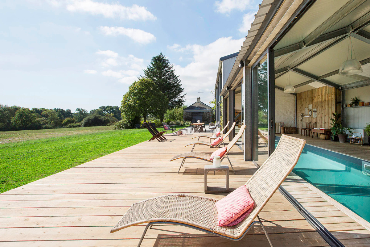 Vendee Holiday Home Rental Les Sables d'Olonne pool