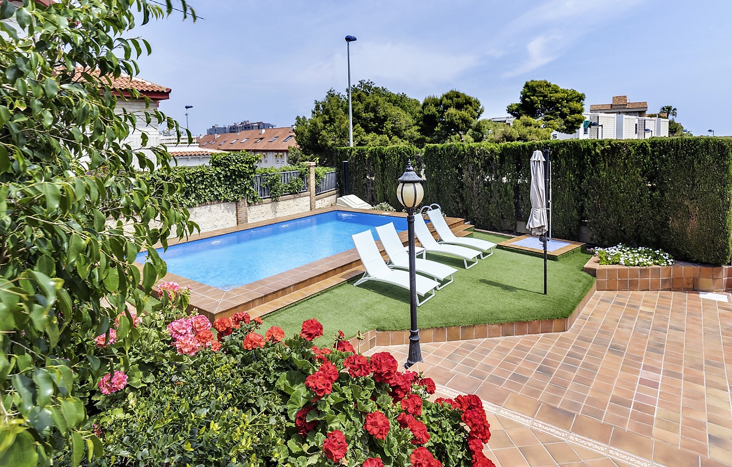 Rental modern villa Alicante 14 persons private swimming pool 300[....]