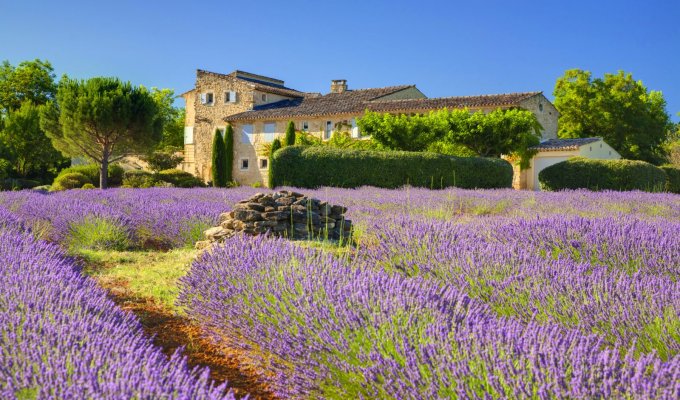 Provence Luberon luxury villa rentals with private heated pool