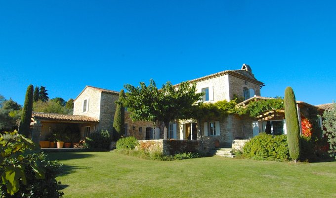 Provence Luberon luxury villa rentals with private pool near Gordes