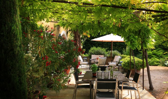 Provence luxury villa rentals Avignon with heated private pool