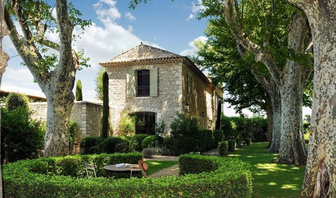 Provence luxury villa rentals Avignon with private pool