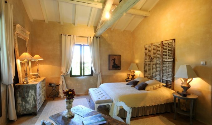 Provence luxury villa rentals Avignon with private pool