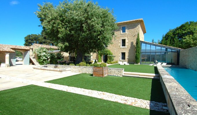 Provence Luberon luxury villa rentals with heated private pool near Gordes