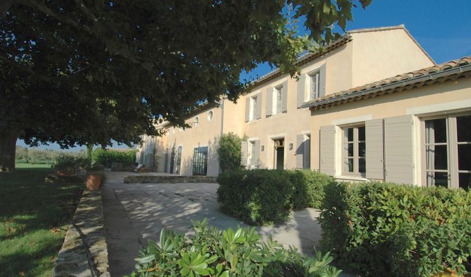 Provence luxury villa rentals Avignon with private pool and tennis