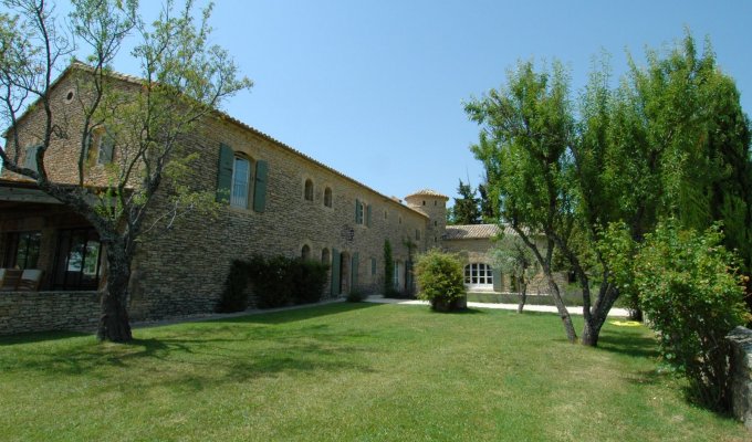 Provence Luberon luxury villa rentals with private pool near Gordes