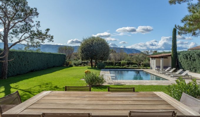 Provence Luberon luxury villa rentals with heated private pool