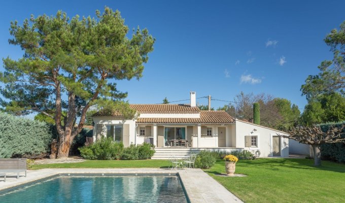 Provence Luberon luxury villa rentals with heated private pool