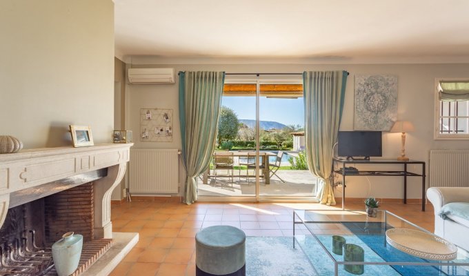 Provence Luberon luxury villa rentals with heated private pool 