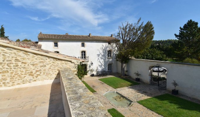 Provence Luberon luxury villa rentals with heated private pool