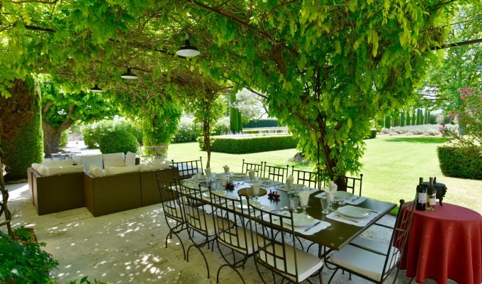 Provence Luberon luxury villa rentals with heated private pool and staff chef near Gordes