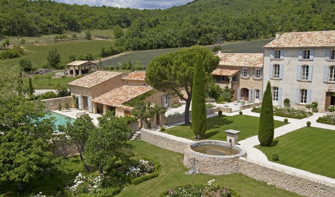 Provence Luberon luxury villa rentals with heated private pool & staff