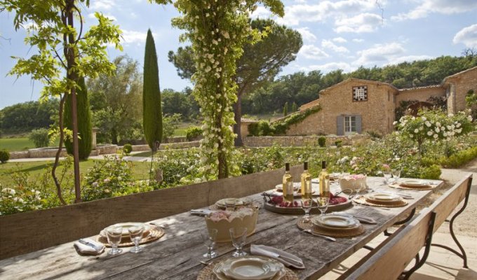 Provence Luberon luxury villa rentals with heated private pool & staff