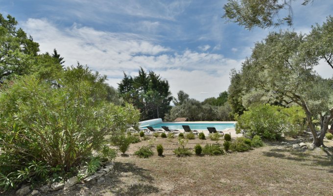 Provence Luberon luxury villa rentals with heated private pool 