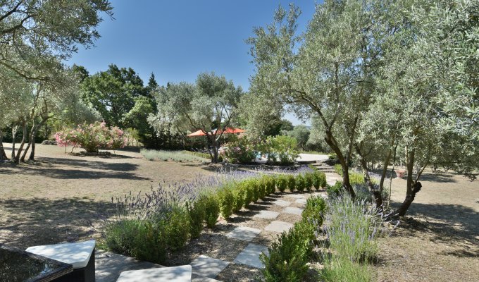 Provence Luberon luxury villa rentals with heated private pool 