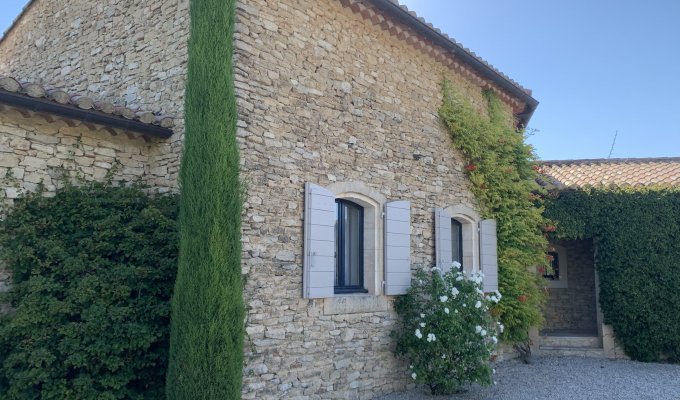 Provence Luberon luxury villa rentals with heated private pool 