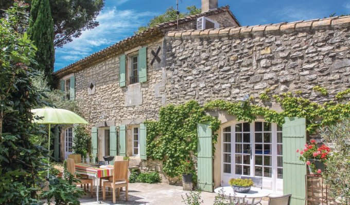 Saint Remy de Provence Alpilles Holiday Home Rental with Private Pool
