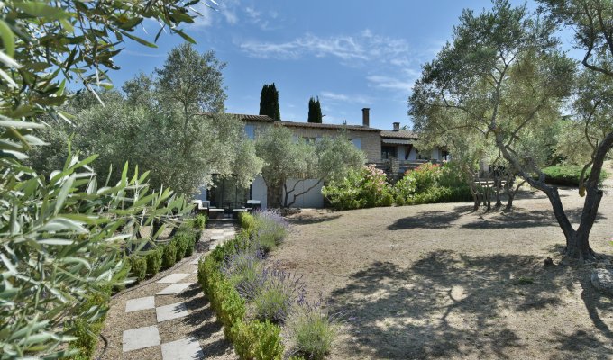 Provence Luberon luxury villa rentals with heated private pool