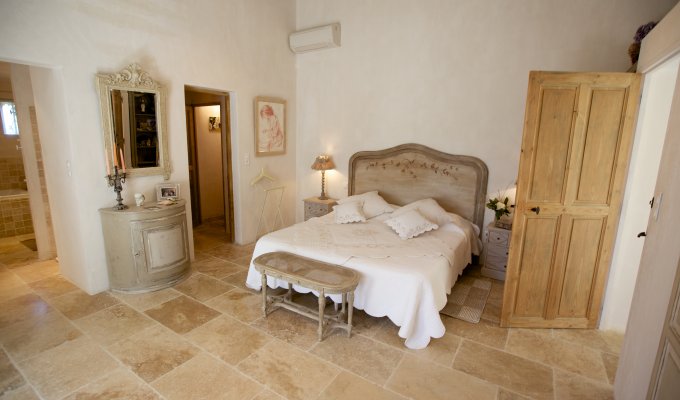 Provence Luberon luxury villa rentals with heated private pool