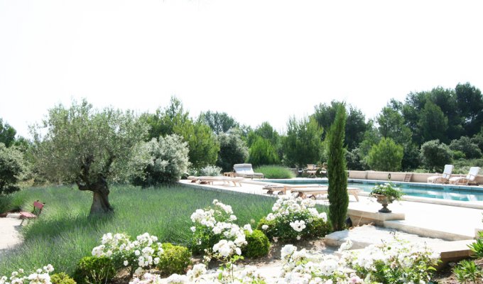 Saint Remy de Provence luxury villa rentals with heated private pool