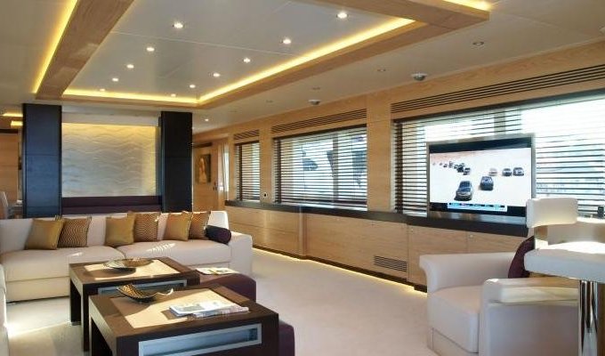 Luxury Yacht Charter from Marseille with crew and jacuzzi