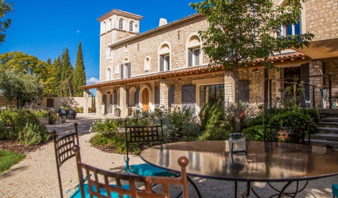 Saint Remy de Provence luxury villa rentals with heated private pool