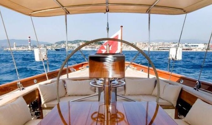 Luxury Yacht Charter from Marseille with crew