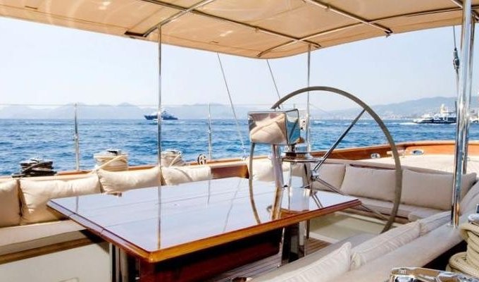 Luxury Yacht Charter from Marseille with crew