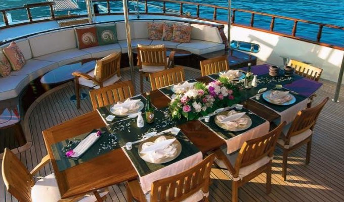 Luxury Yacht Charter from Marseille with crew