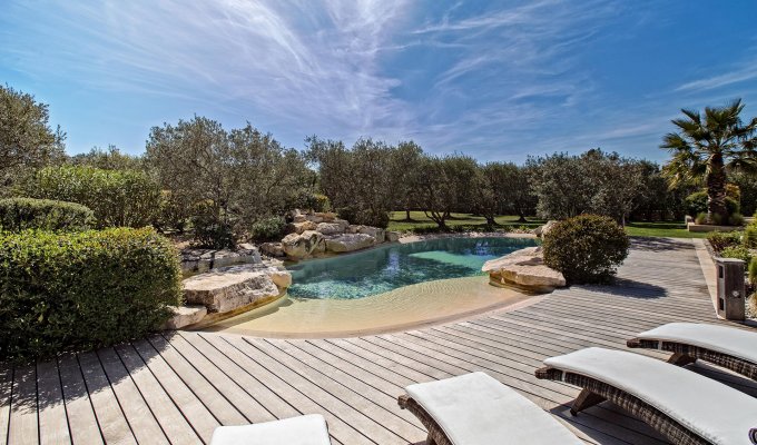 Saint Remy de Provence luxury villa rentals with private pool and hotel services