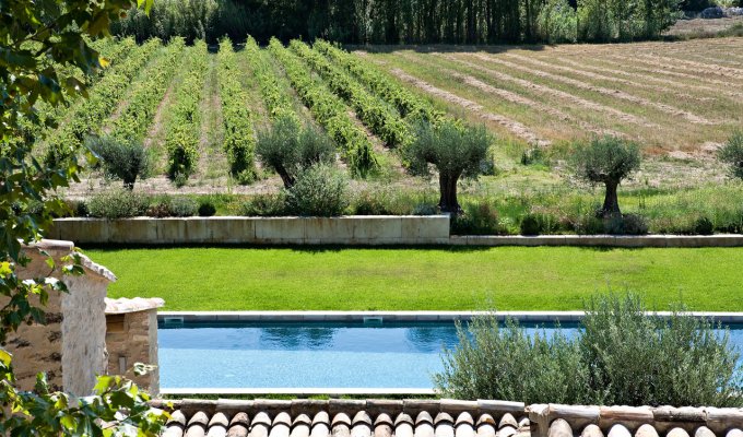 Provence Luberon luxury villa rentals with private pool hammam and staff