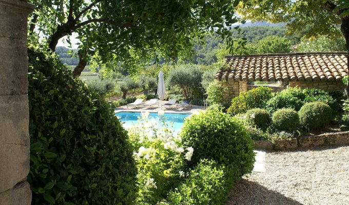 Provence Luberon luxury villa rentals with private pool