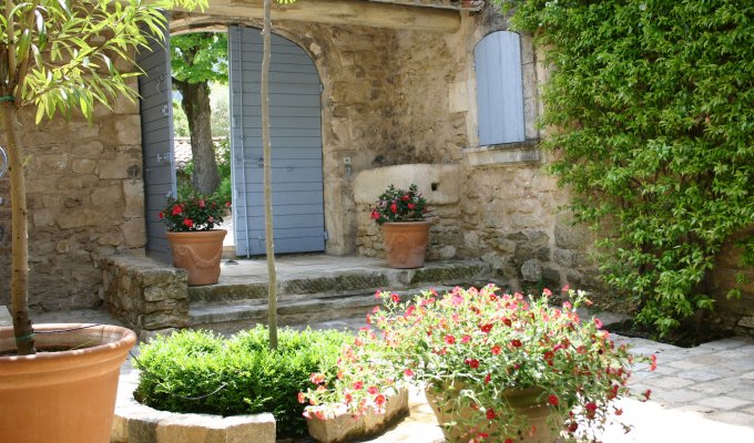 Provence Luberon luxury villa rentals with private pool