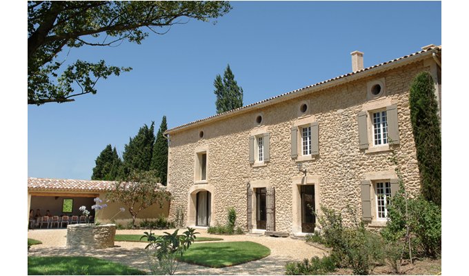 Provence Luberon luxury villa rentals with heated private pool near Gordes