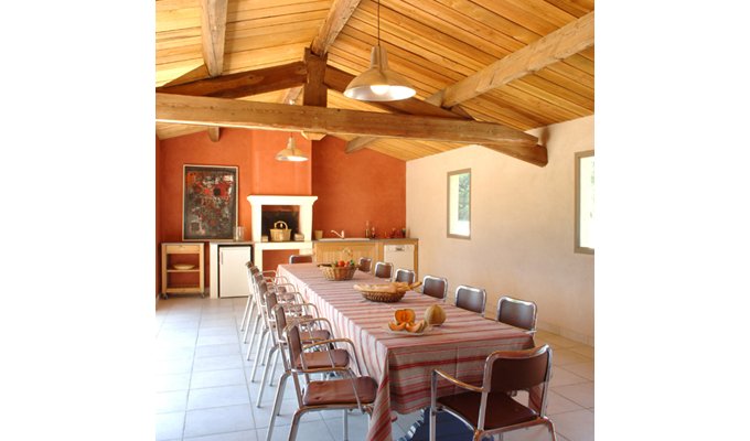 Provence Luberon luxury villa rentals with heated private pool near Gordes
