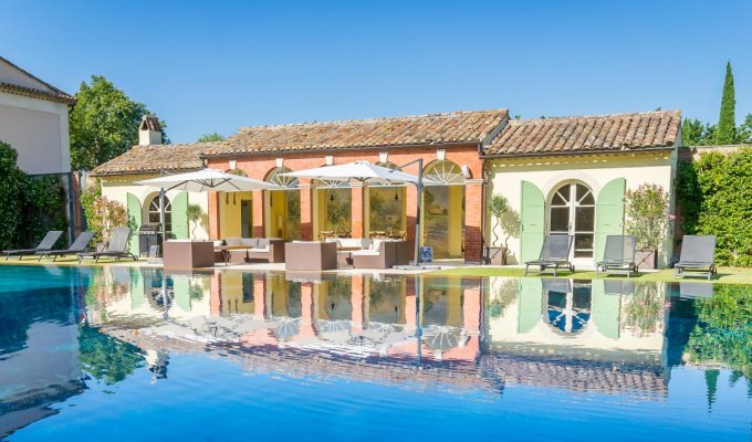 Provence Luxury castel rentals Avignon  private pool & staff chef & ceremony