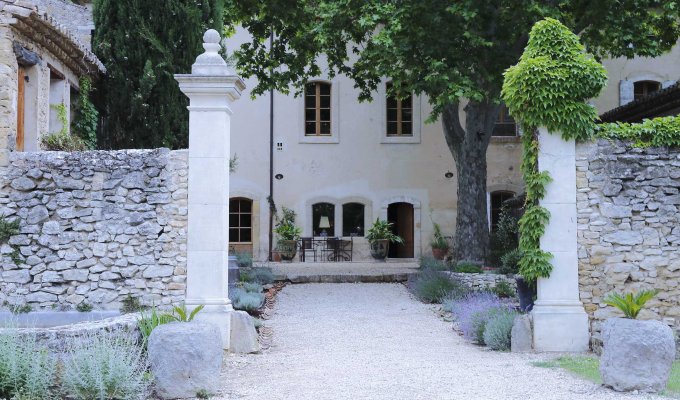 Provence Luberon villa rentals with heated pool