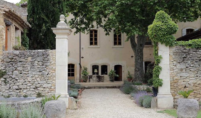 Provence Luberon villa rentals with heated pool