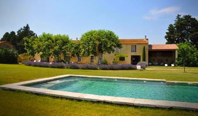Provence luxury villa rentals Avignon with private pool