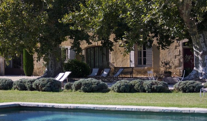 Provence luxury villa rentals Avignon with private pool