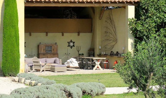 Provence luxury villa rentals Avignon with private pool