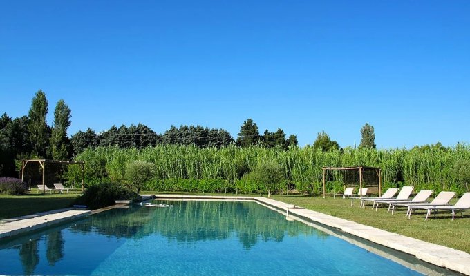 Provence luxury villa rentals Avignon with private pool