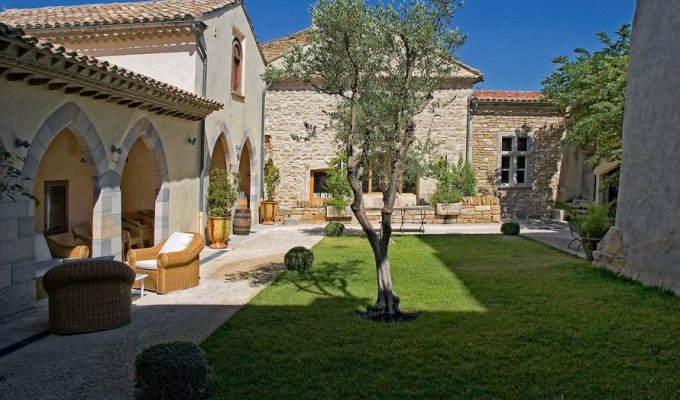 Provence luxury villa rentals Enclave des Papes with private pool hammam